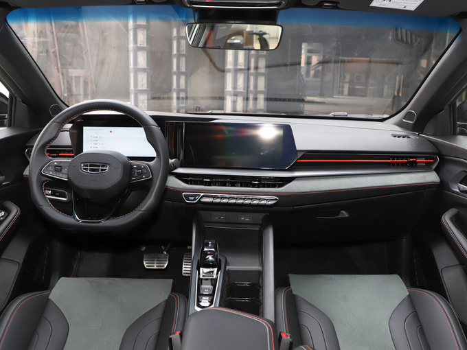 吉利汽车  缤瑞COOL 1.5T DCT电掣版 大中控全景