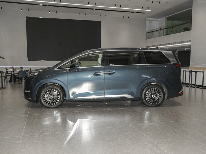 腾势汽车  DM-i 970 正左侧