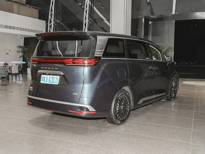 腾势汽车  DM-i 970 右后正45度