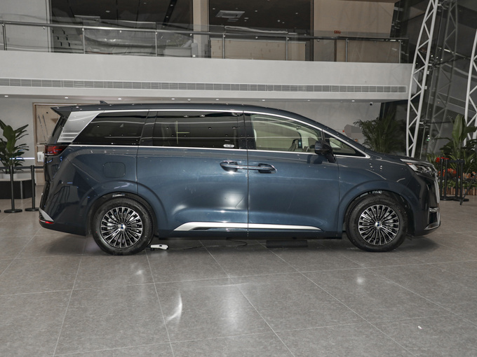 腾势汽车  DM-i 970 正右侧