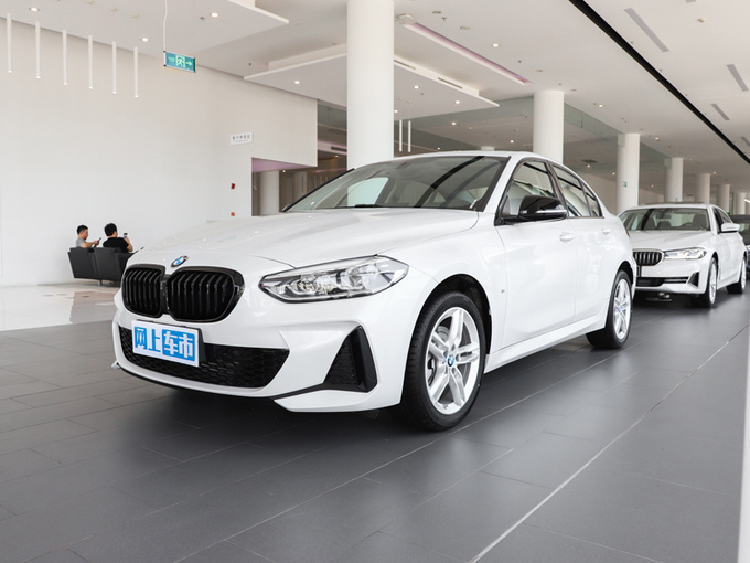 华晨宝马  120i 左前正45度