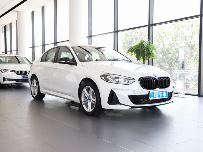 华晨宝马  120i 右前正45度