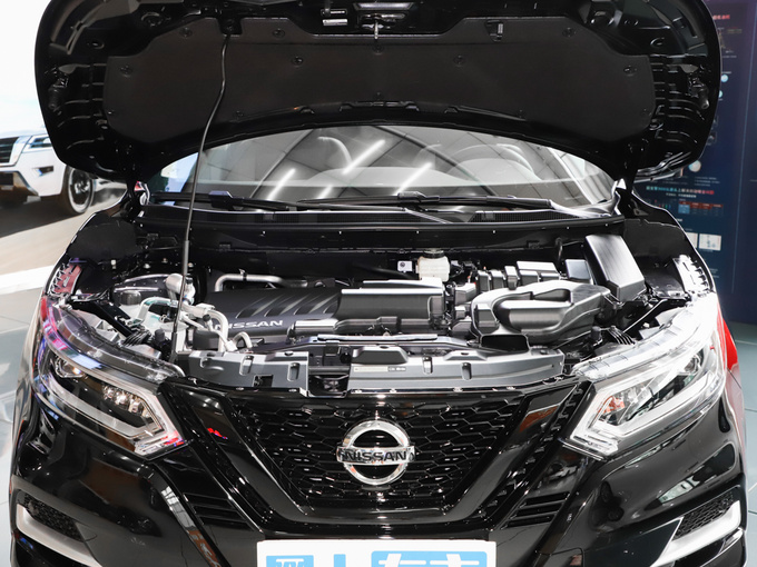 东风日产  2.0L CVT XV 发动机舱