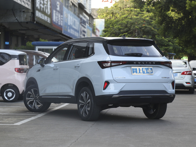 上汽通用五菱  2.0L