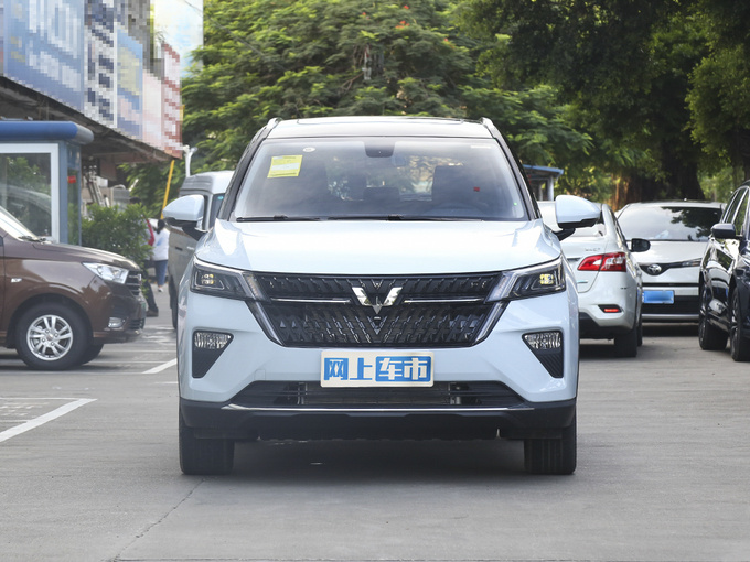 上汽通用五菱  2.0L