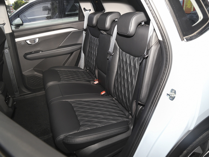 上汽通用五菱  2.0L