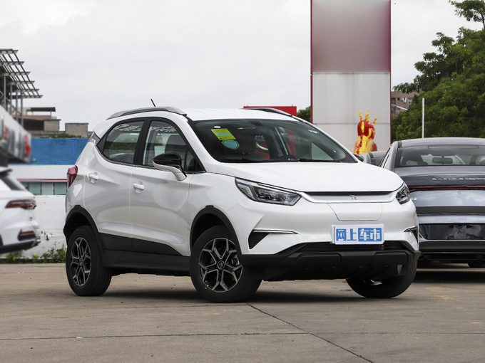 比亚迪   右前正45度