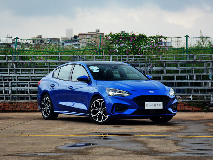长安福特 三厢 ecoboost 180 自动st