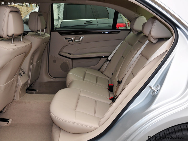 铱银奔驰E级 2014款 E260L 1.8T 自动车厢座椅