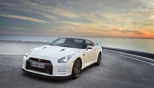 车坛神话急速战神gtr,载誉无数引领人车生活