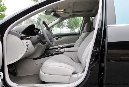奔驰S65AMG新款 天津港零利润优惠55万元