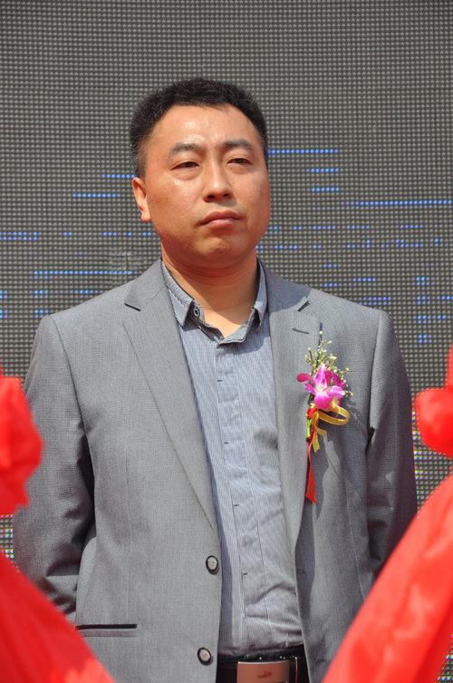 金杯集团董事长_金杯面包车