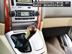 后排空间很强大 体验福田蒙派克9座MPV