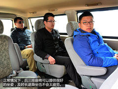 后排空间很强大 体验福田蒙派克9座MPV