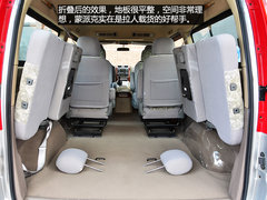 后排空间很强大 体验福田蒙派克9座MPV