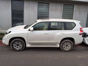 2016款丰田霸道2700 港口六速32万起丐版-图5