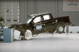 美国IIHS碰撞测试：中、小型皮卡将后排乘客置于撞车的危险中