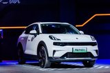 新領(lǐng)克06混動(dòng)版實(shí)拍曝光！車身加長(zhǎng) 搭1.5L+雙電機(jī)