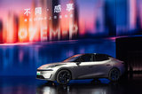 豪華智享超電轎車(chē)，領(lǐng)克07 EM-P上市，售16.98-18.98萬(wàn)元
