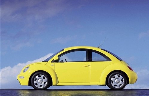 新甲壳虫的生产始于1998年,彼得·希瑞尔用现代设计手法强化了新