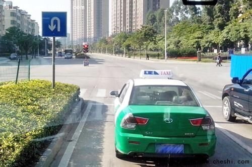 红绿灯调头小知识不想被扣分罚款就看看-图2