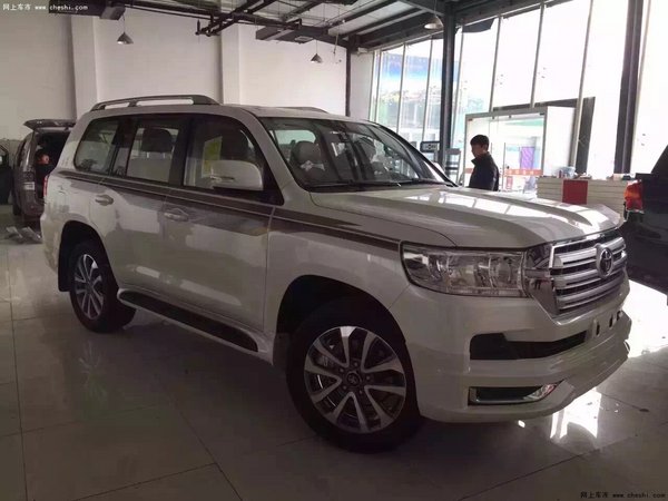 2016款丰田酷路泽4.0丐版北京现车价格-图2
