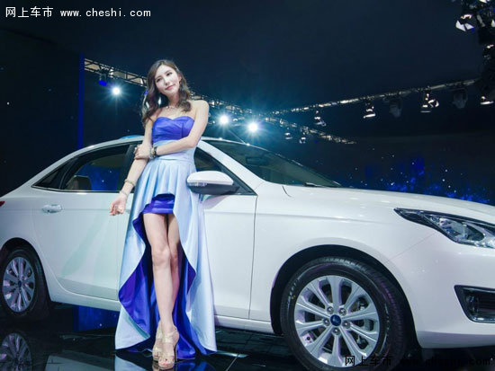 何止SEX！车模妹子还能靠这个惊艳车展-图3