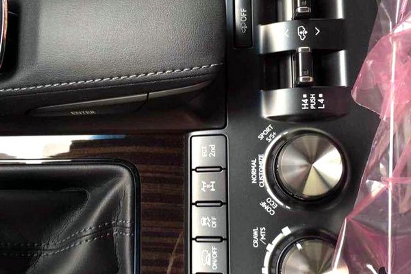 雷克萨斯LX570完爆酷路泽5.7V8全能一哥-图9