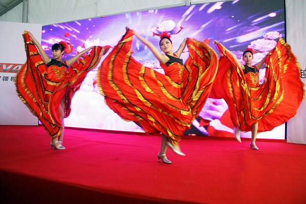 暖场舞很精彩,但是小编已经按捺不住想要赶紧试乘试驾哈弗h9了