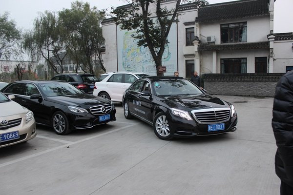 整个活动包括集中讲解,风景道路试驾,风景区休憩,金融讲座,互动晚宴.