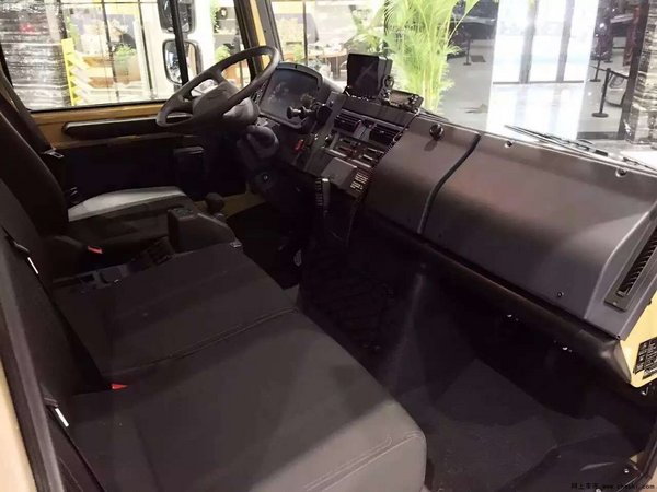 乌尼莫克U400现车480万 怪兽级特种改装-图4