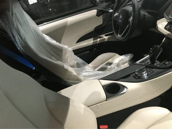 宝马i8美规168万起直降70万白黑色剪刀门-图5