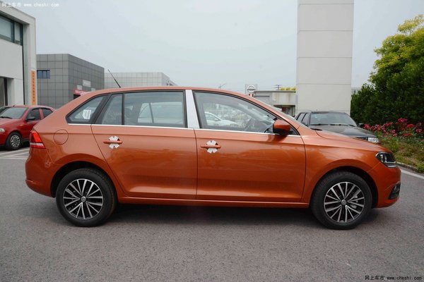 上海大众两厢版桑塔纳·浩纳南京到店