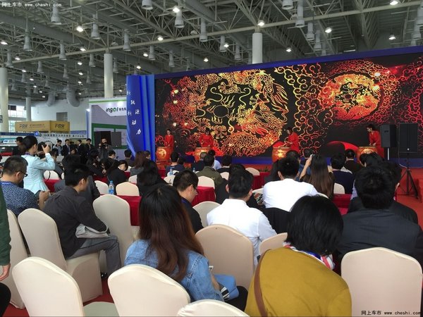 厦门佳凯盛比亚迪E5新能源出租车发布-图1