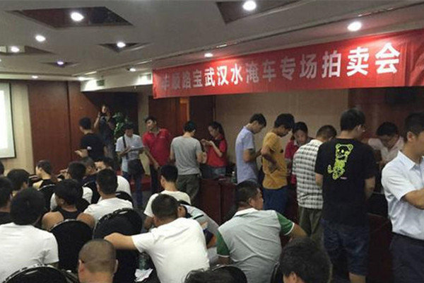 武汉泡水车公开拍卖 翻新后你敢不敢买-图1