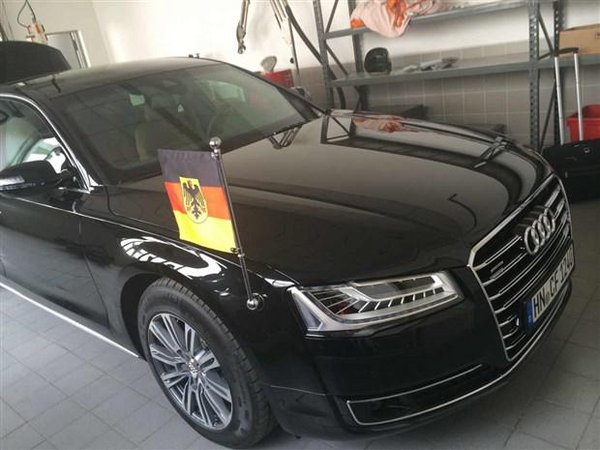 默克尔的座驾-奥迪a8l security防弹车