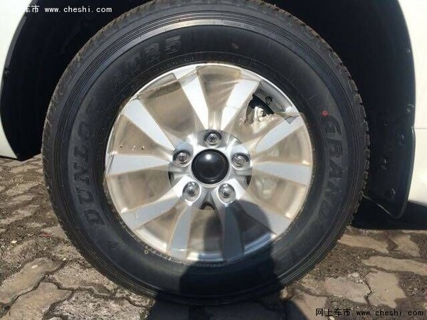 2016款酷路泽4000双油箱双备胎 猛上头条-图4