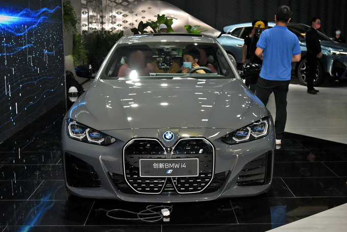 2021广州车展纯电动四门轿跑宝马i4正式亮相
