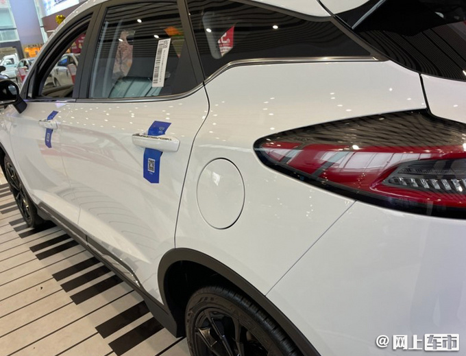 吉利帝豪S到店实拍 换全新外观设计/15天后上市-图6