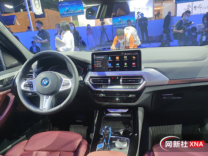 宝马新款iX3上市 外观更运动 39.99万起售-图4