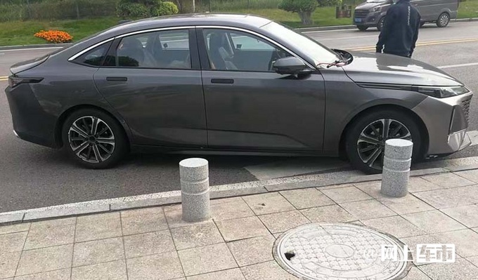 长安逸动-销量下滑13 新一代轿车将上市尺寸加长-图2