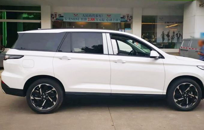 新宝骏RS-7大SUV 最快上半年上市-顶配售16.88万-图3