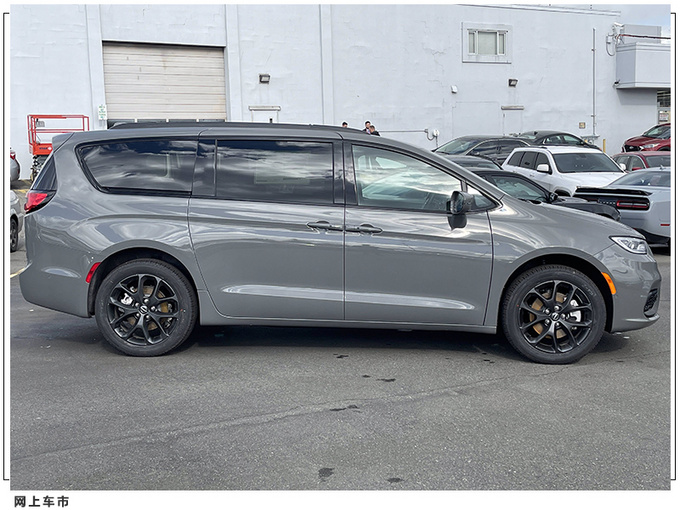 克莱斯勒大捷龙实拍曝光!搭v6引擎/外观小幅升级