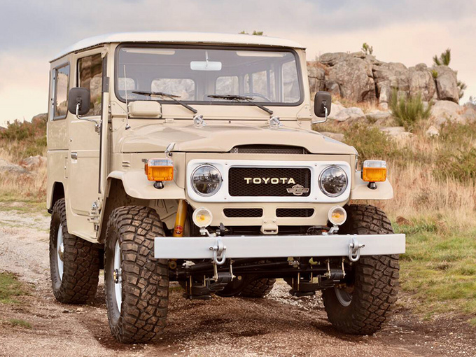 丰田经典陆巡复刻版实拍换搭57lv8引擎