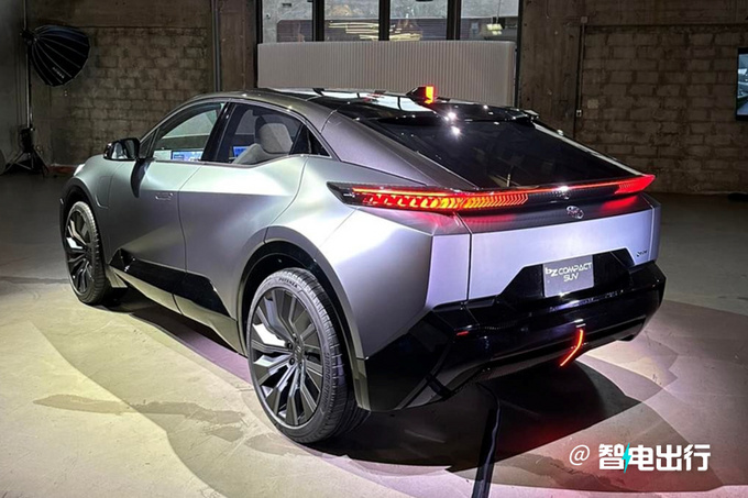 丰田新跨界SUV曝光尺寸接近RAV4荣放 或命名bZ2X-图4