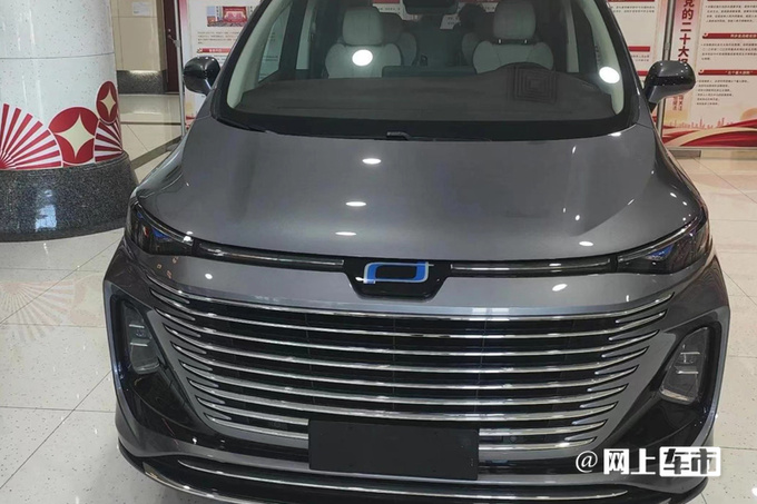 奔腾新MPV M9四月上市平替红旗HQ9 价格便宜一半-图3