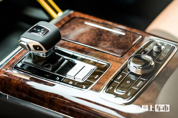 红旗LS7售XX万起4.0T V8动力 比宝马X7大两圈-图6