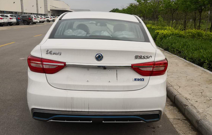 东风风行新款景逸s50纯电版实拍配比亚迪电池