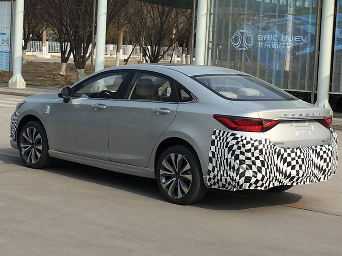 绅宝智道电动版曝光 比特斯拉Model3大 6月上市-图4
