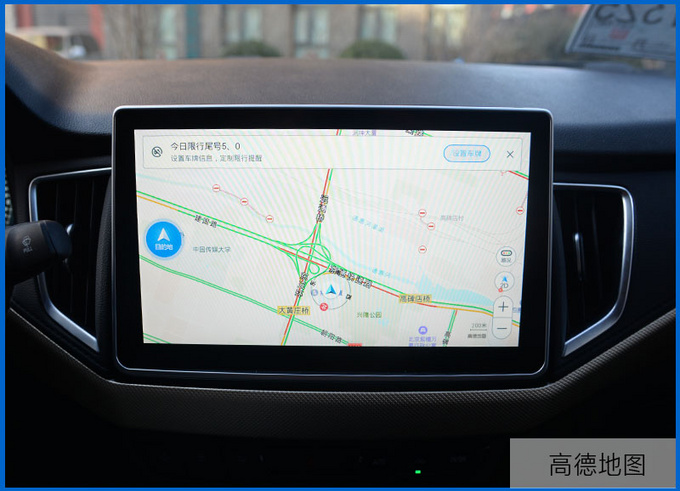 六万就能买双大屏无钥匙进入SUV  这辆哪吒有真本事-图8
